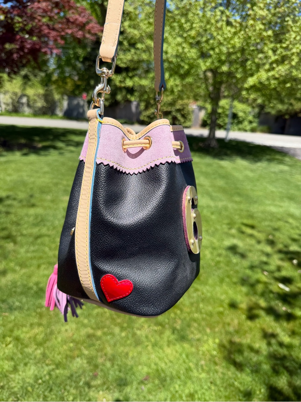 ✨💕Vintage Y2K Dooney & Bourke Charm Lindsay Lohan Bucket Bag in Black/ Pink✨💕 - Picture 3 of 16